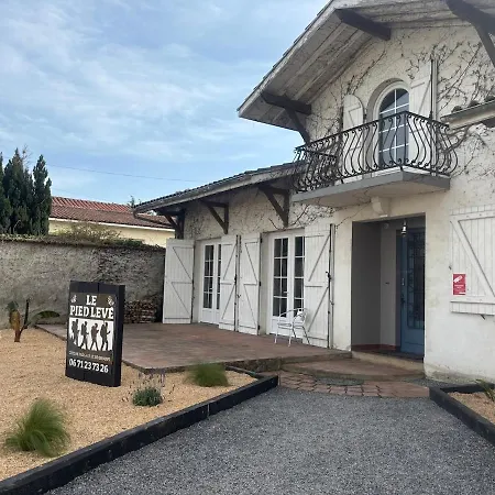 Апартаменты Le Pied Leve Ногаро